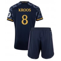 Fotbalové Dres Real Madrid Toni Kroos #8 Dětské Venkovní 2023-24 Krátký Rukáv (+ trenýrky)